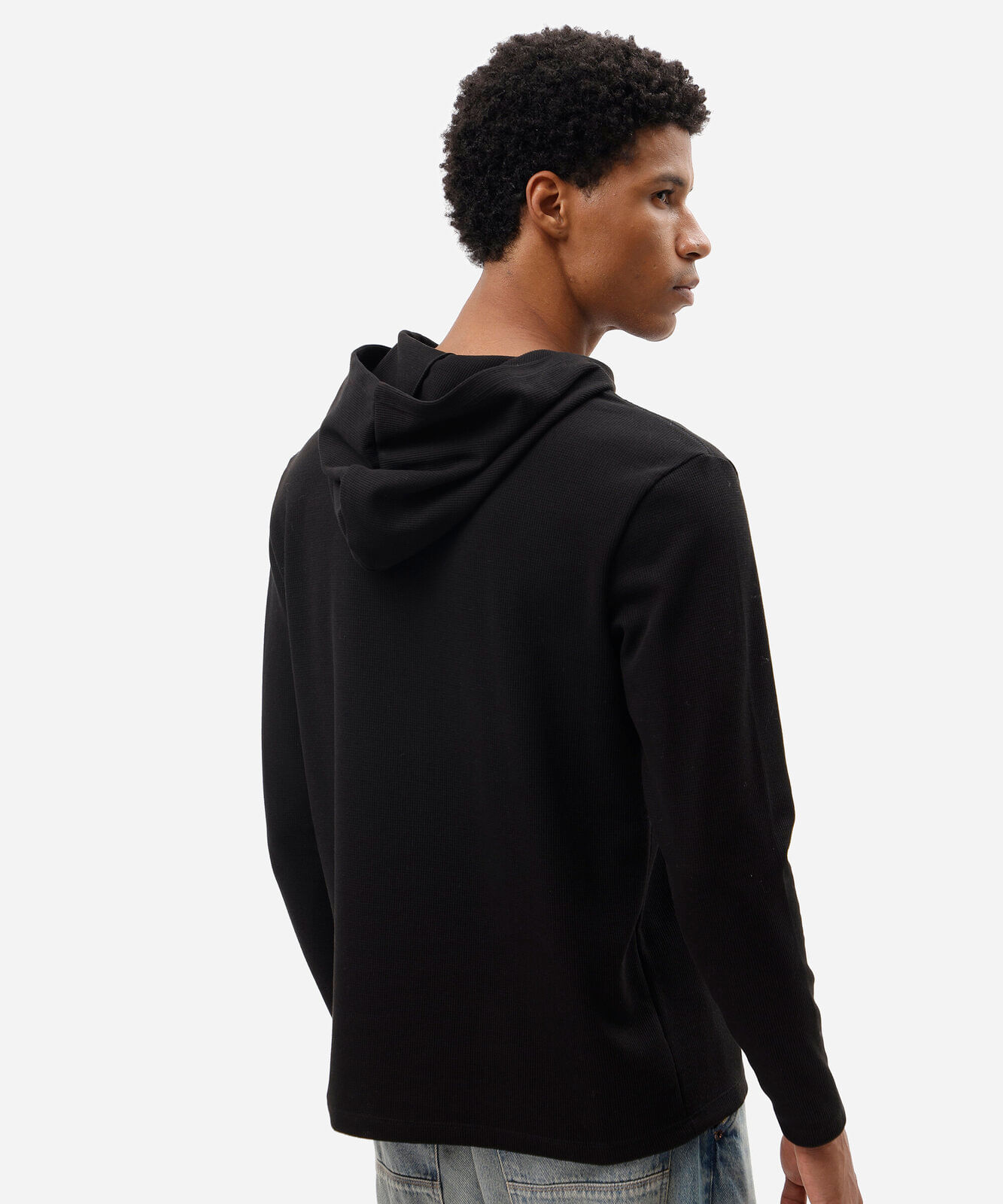 camiseta masculina manga longa com capuz preta