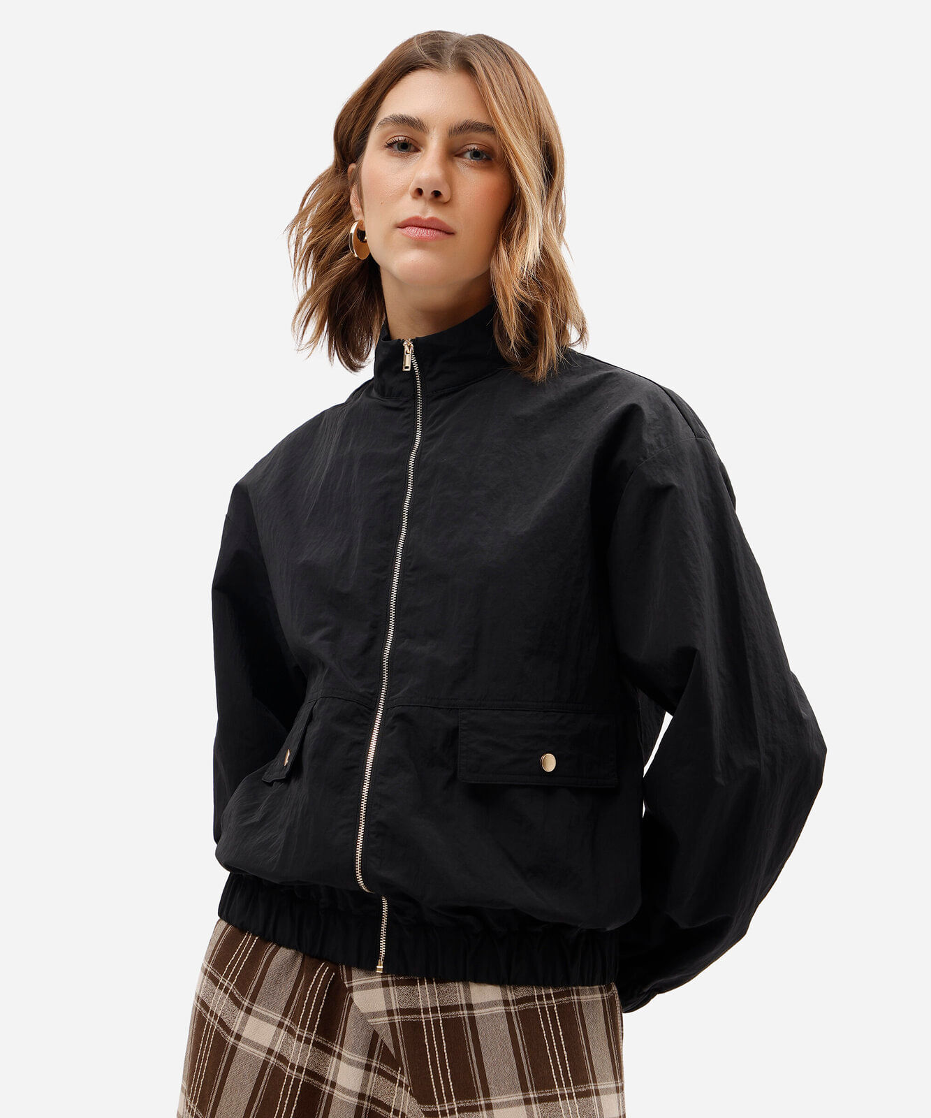 jaqueta bomber feminina de poliamida gola funnel neck com bolsos preta