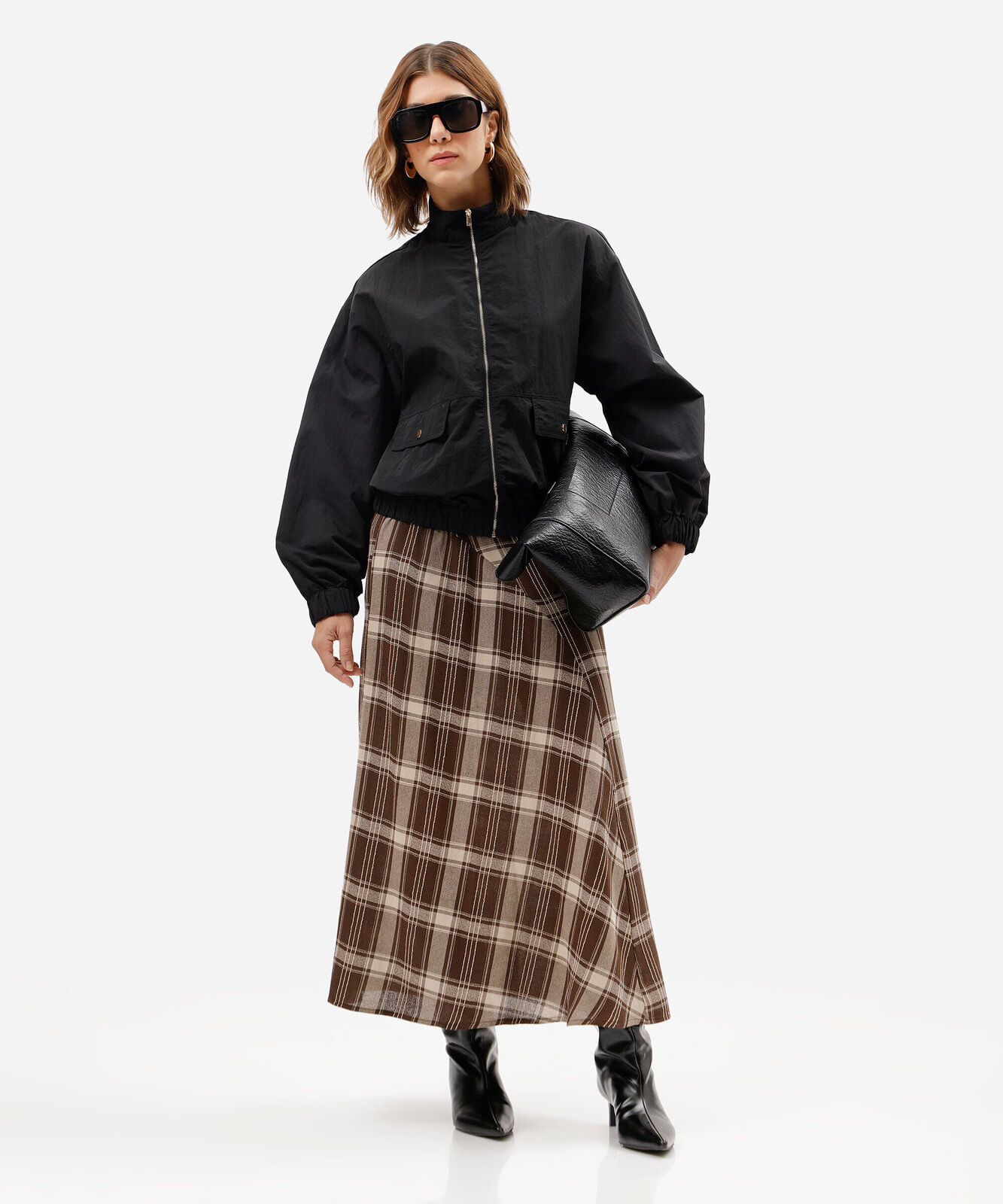 jaqueta bomber feminina de poliamida gola funnel neck com bolsos preta