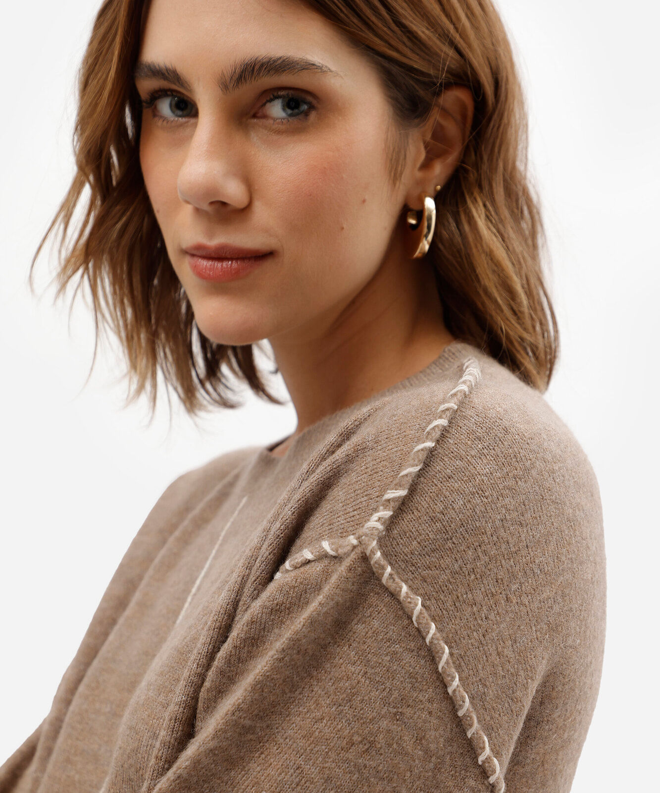 suéter feminino de tricot com bordado cinza