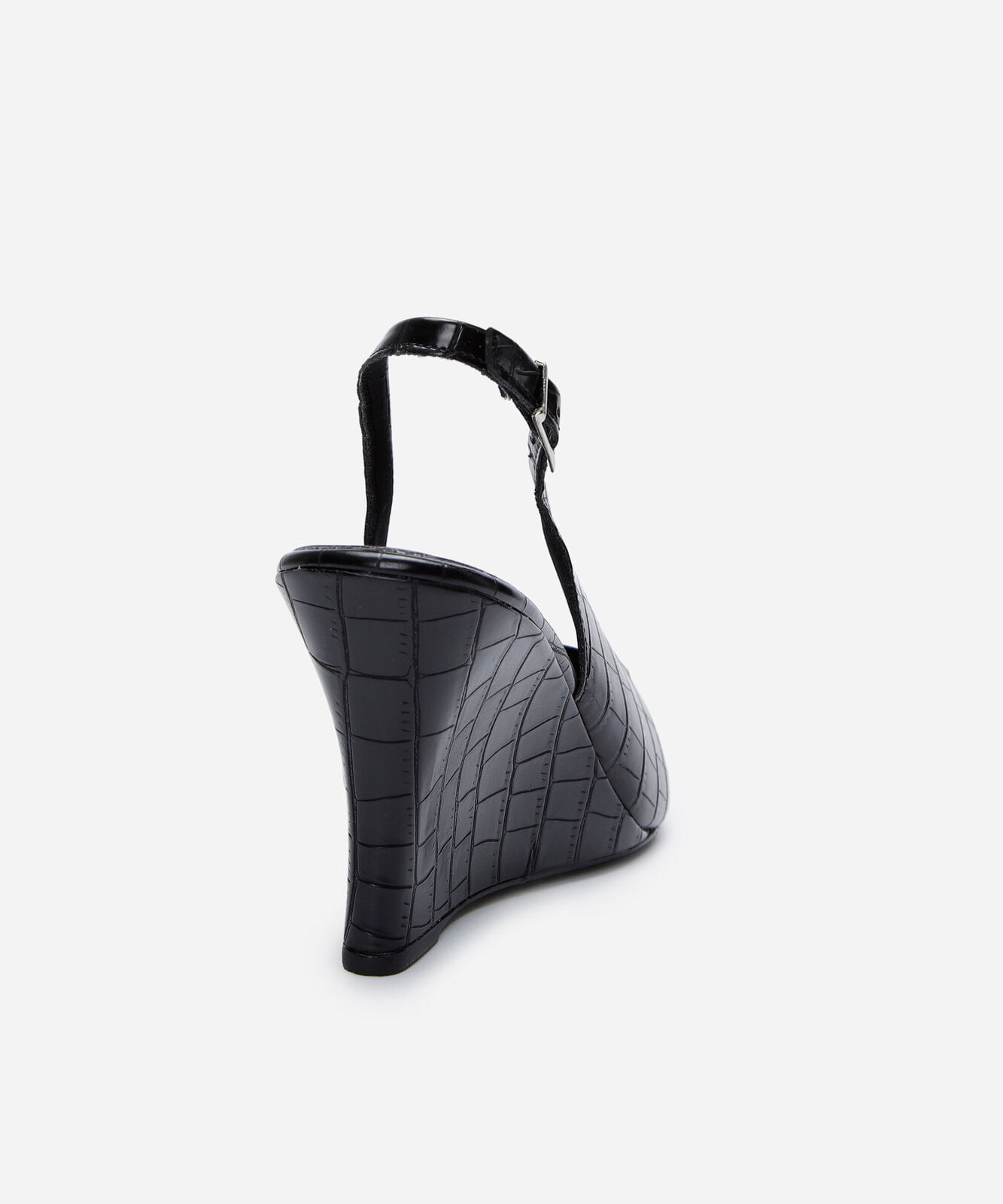 scarpin slingback com bico fino preto