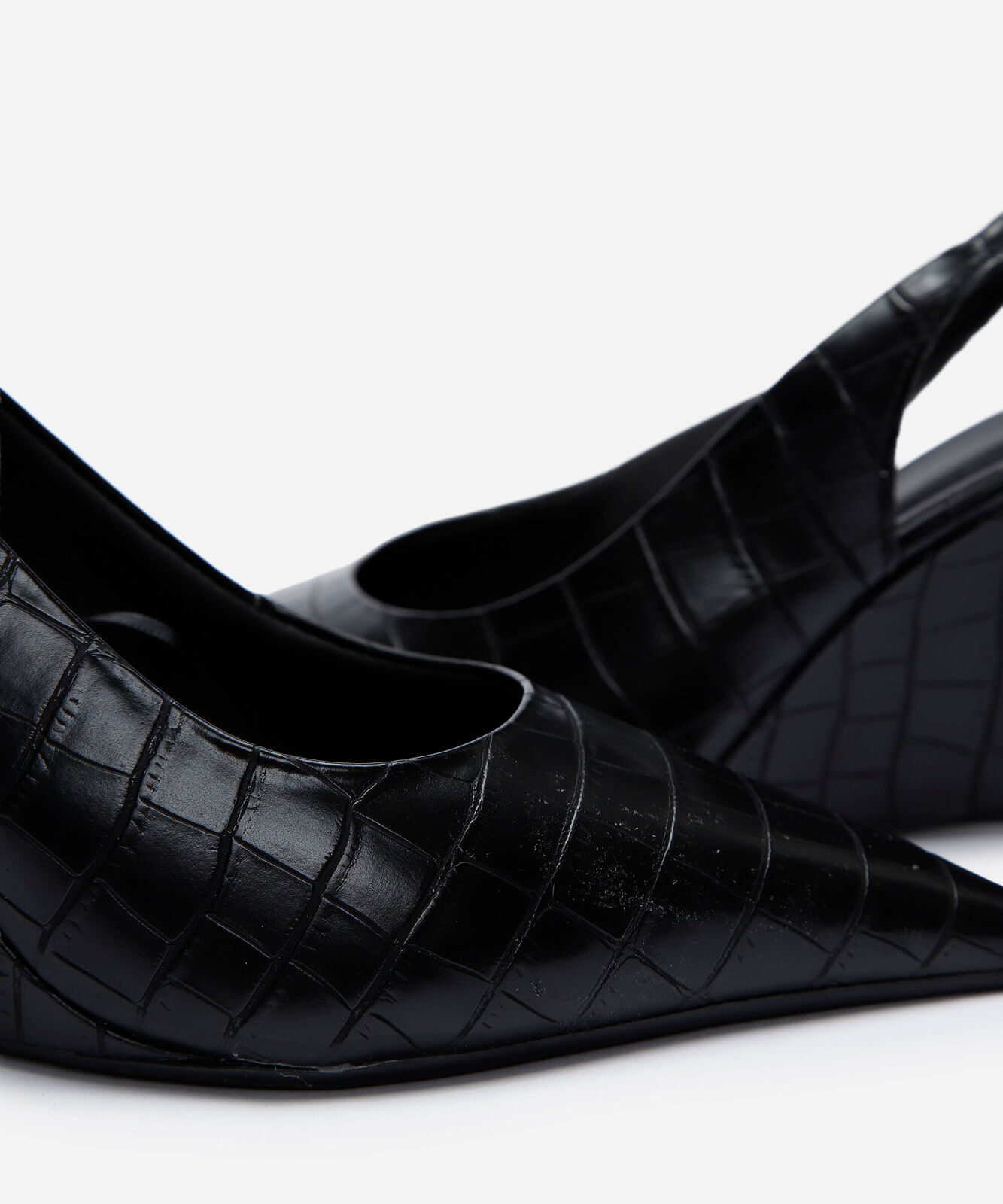 scarpin slingback com bico fino preto