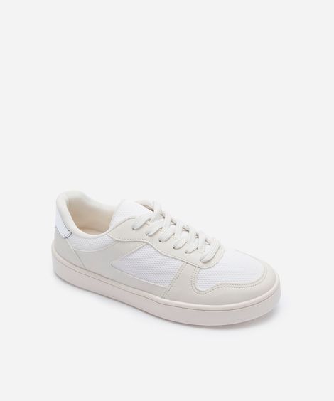 tênis casual com recortes off white