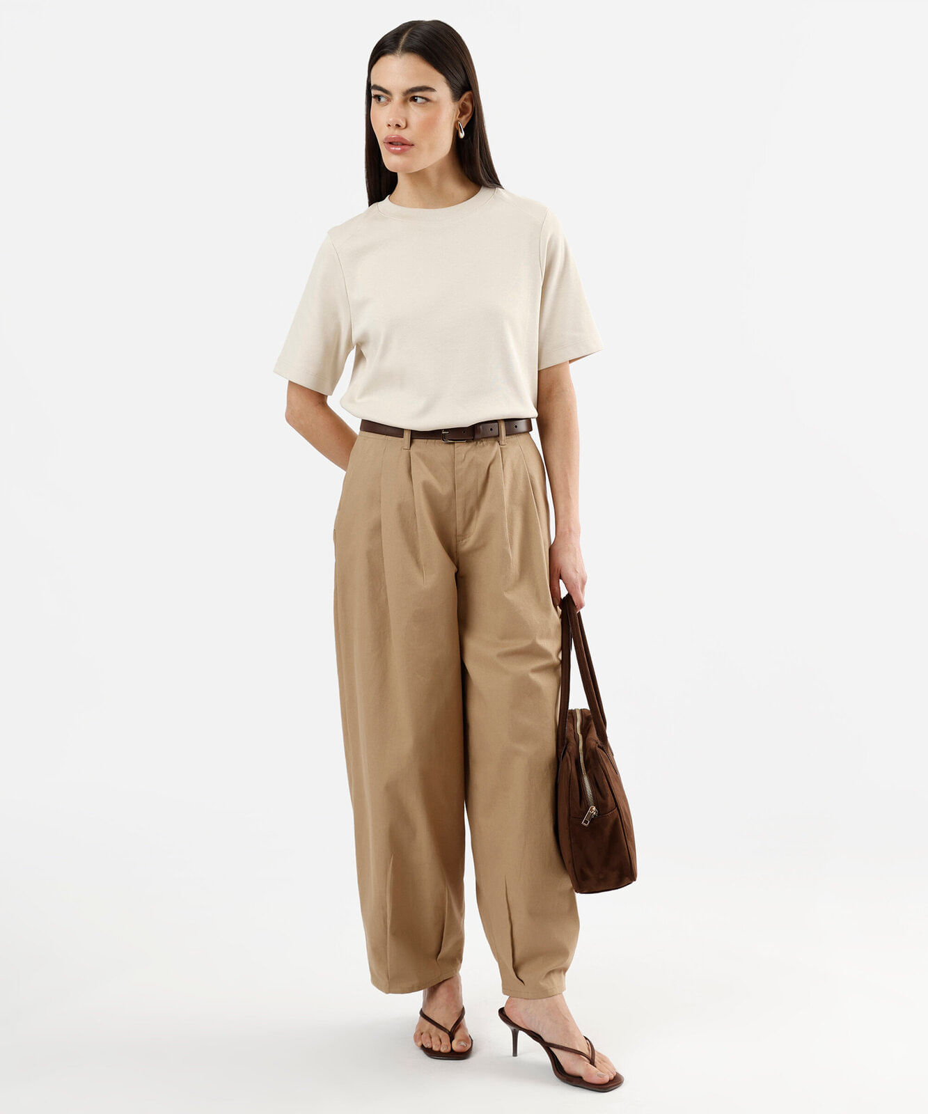 camiseta feminina de algodão peruano oversized com recorte bege