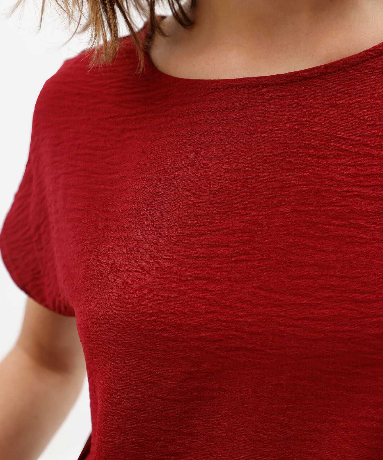 blusa feminina com amarração texturizada vinho