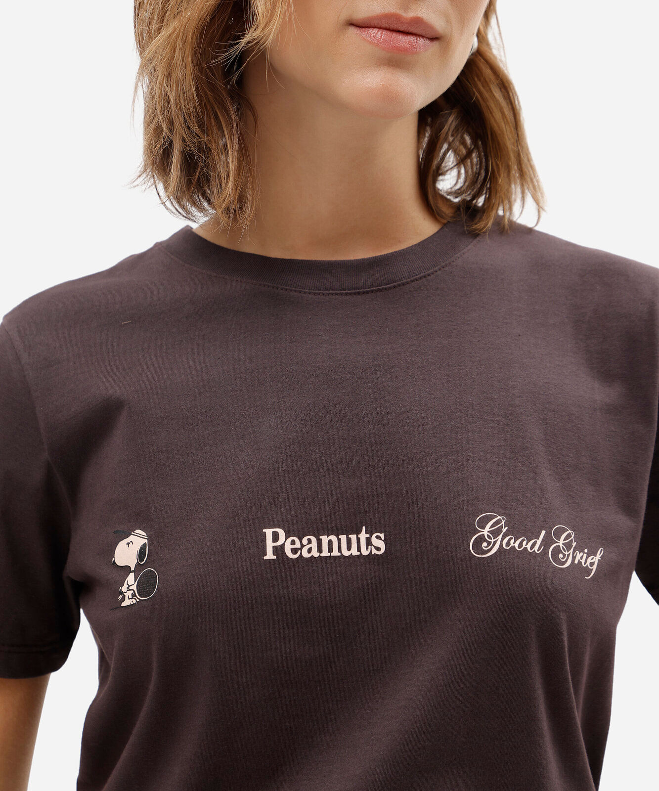 camiseta feminina de algodão manga curta snoppy marrom