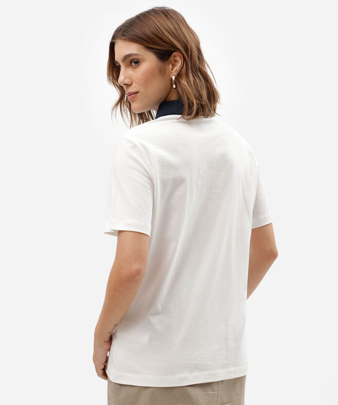 camiseta feminina de algodão com gola manga curta snoopy off white