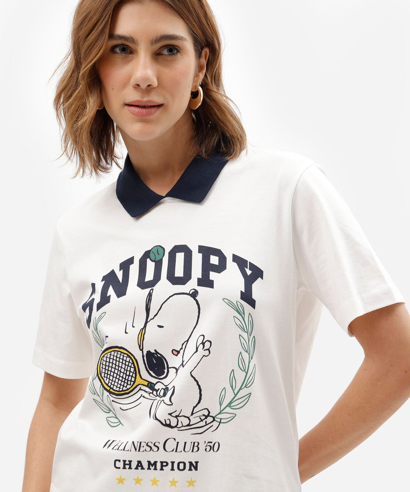 camiseta feminina de algodão com gola manga curta snoopy off white