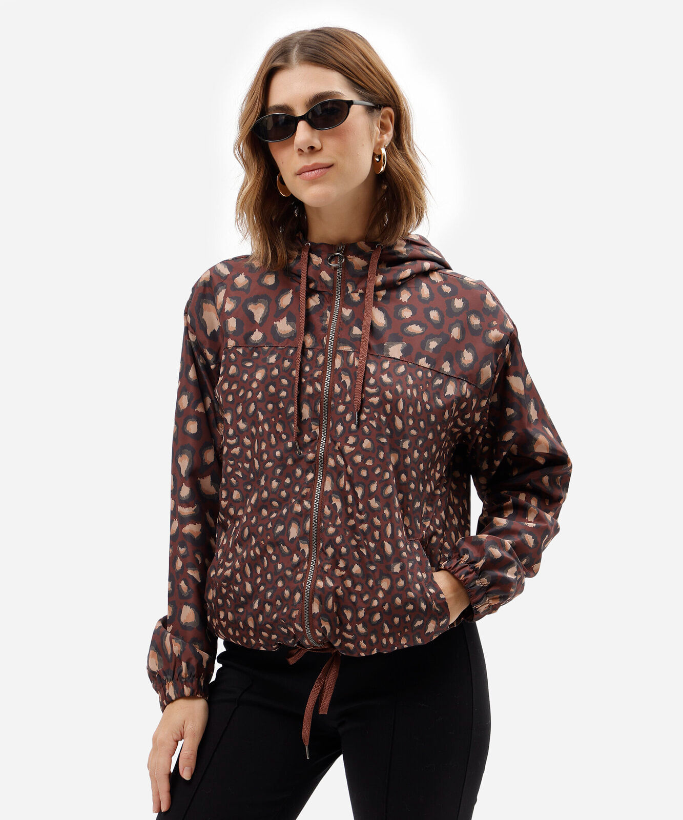 jaqueta corta vento feminina com capuz animal print marrom