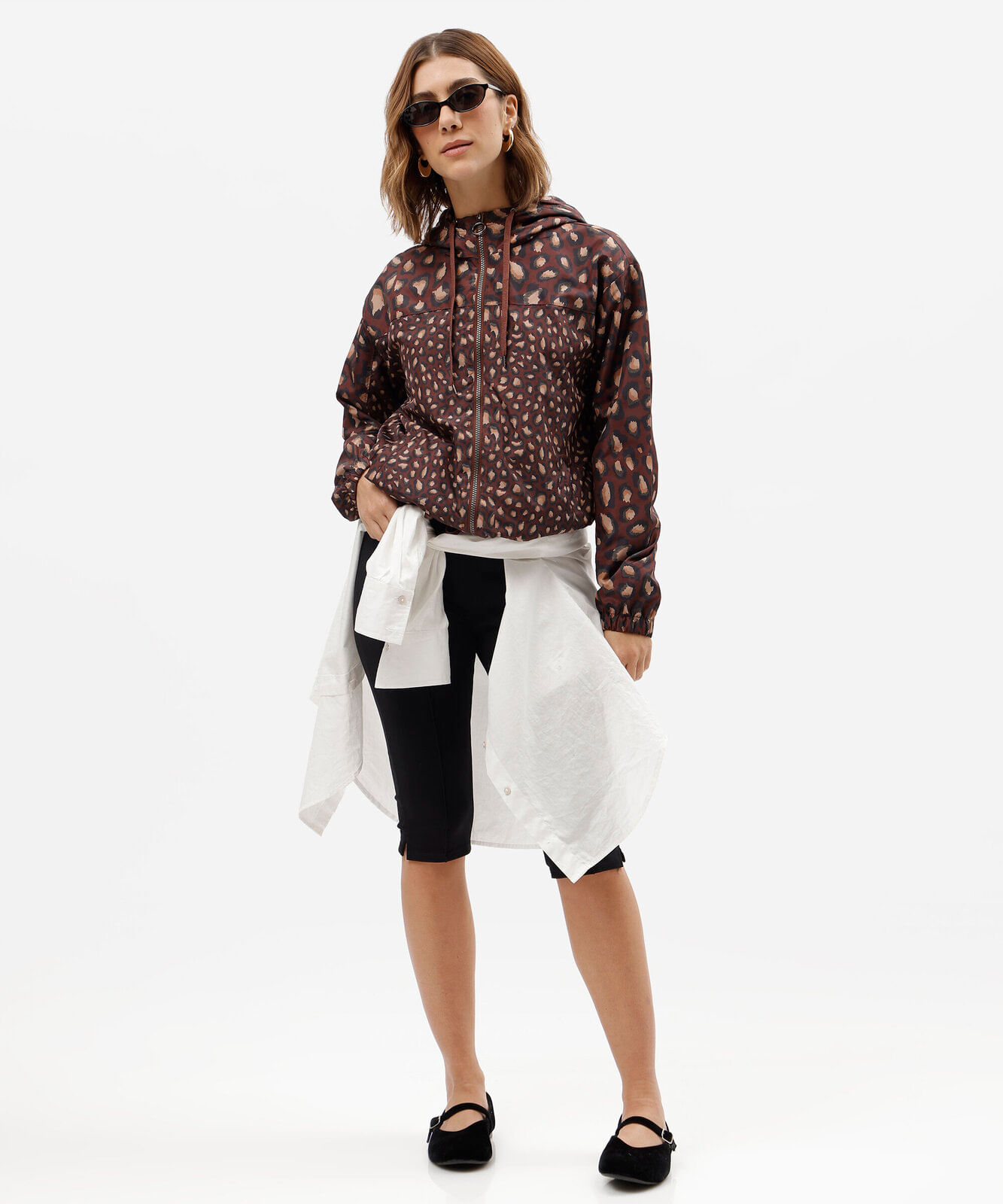 jaqueta corta vento feminina com capuz animal print marrom