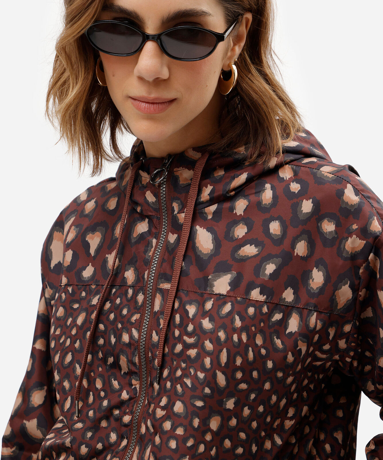 jaqueta corta vento feminina com capuz animal print marrom