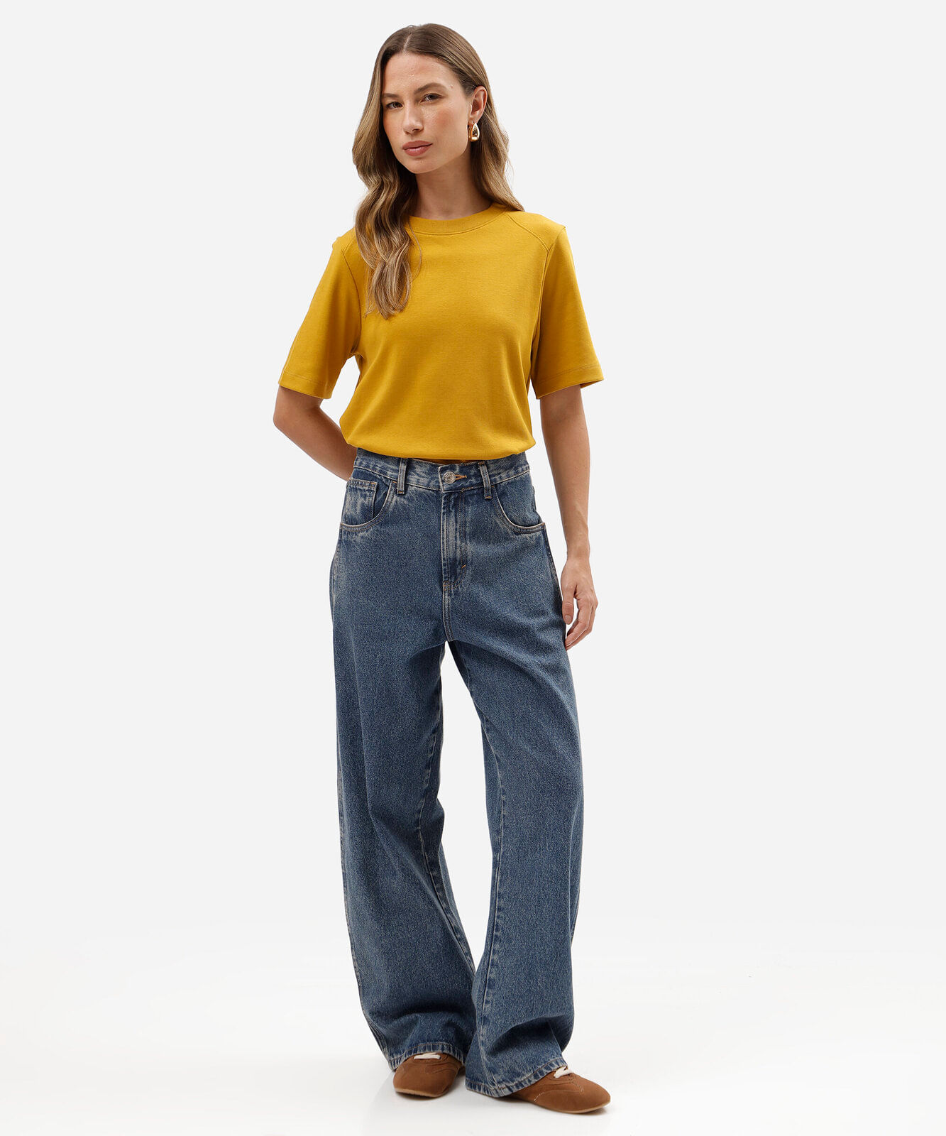 camiseta feminina de algodão peruano oversized com recorte amarela