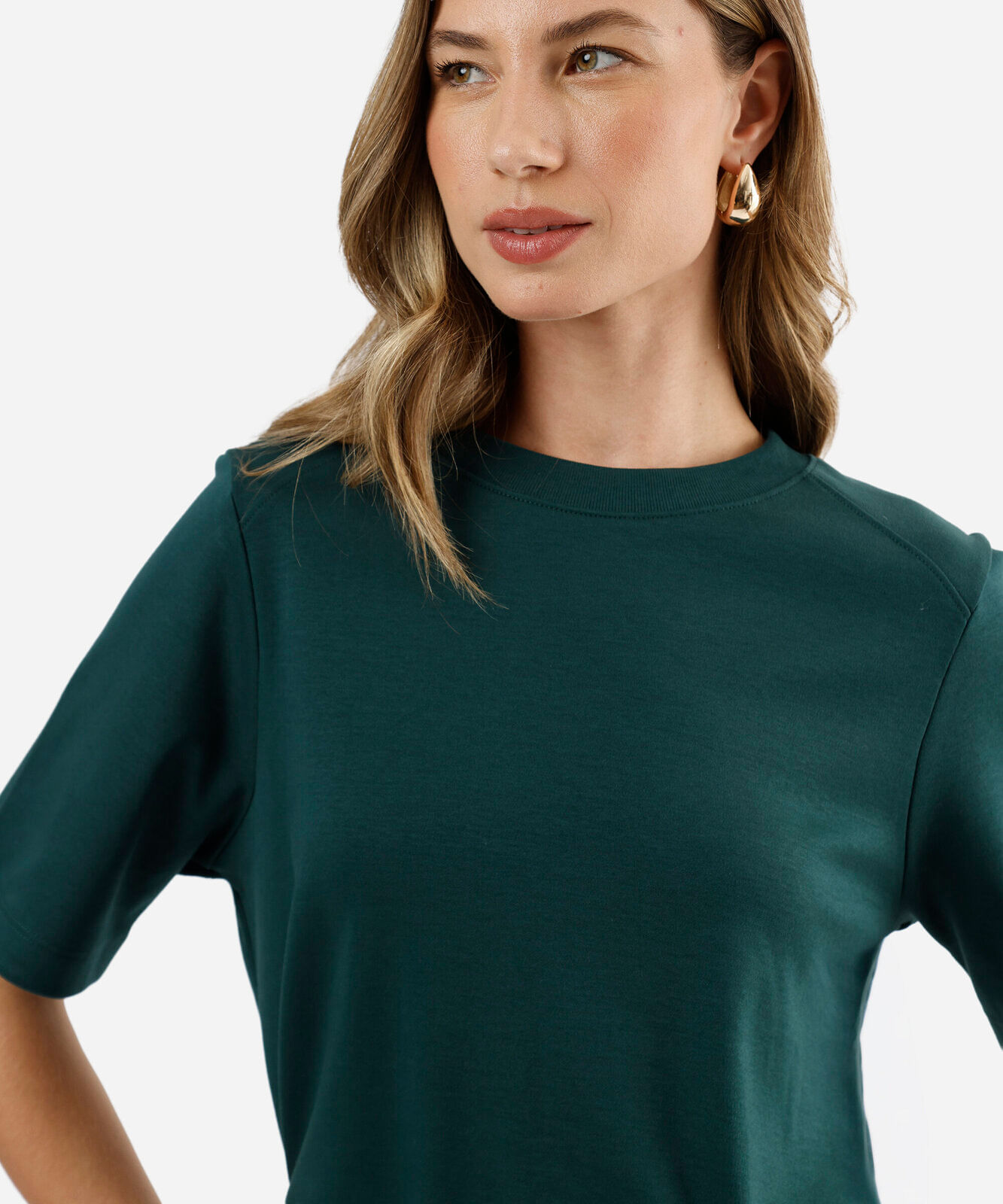 camiseta feminina de algodão peruano oversized com recorte verde