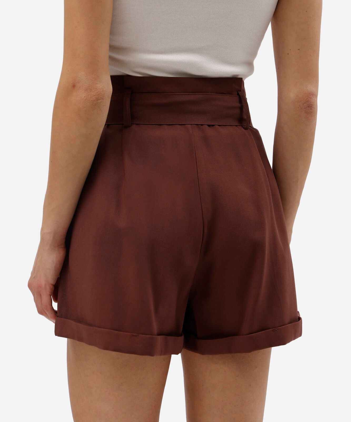 short reto feminino com viscose e faixa marrom