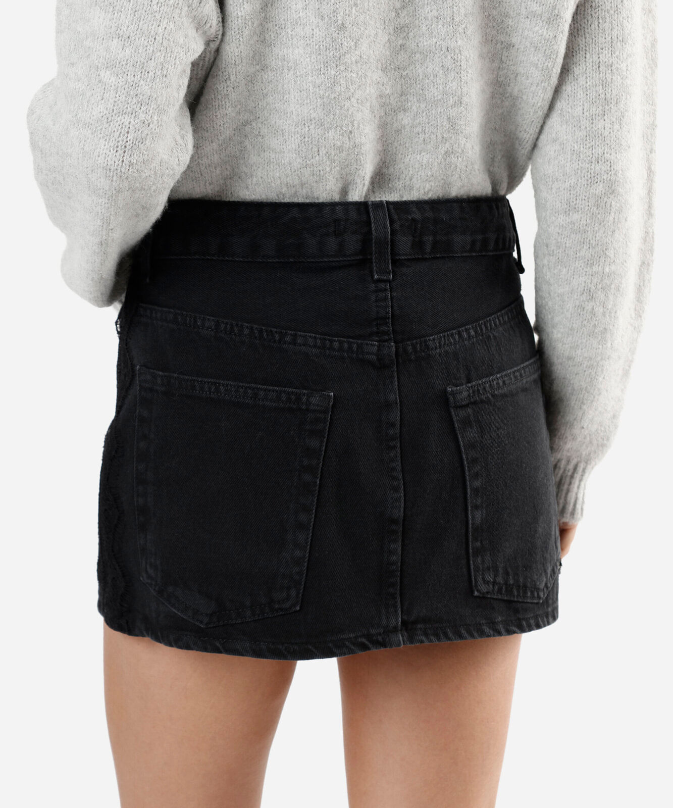 minissaia feminina jeans cintura baixa com renda preta