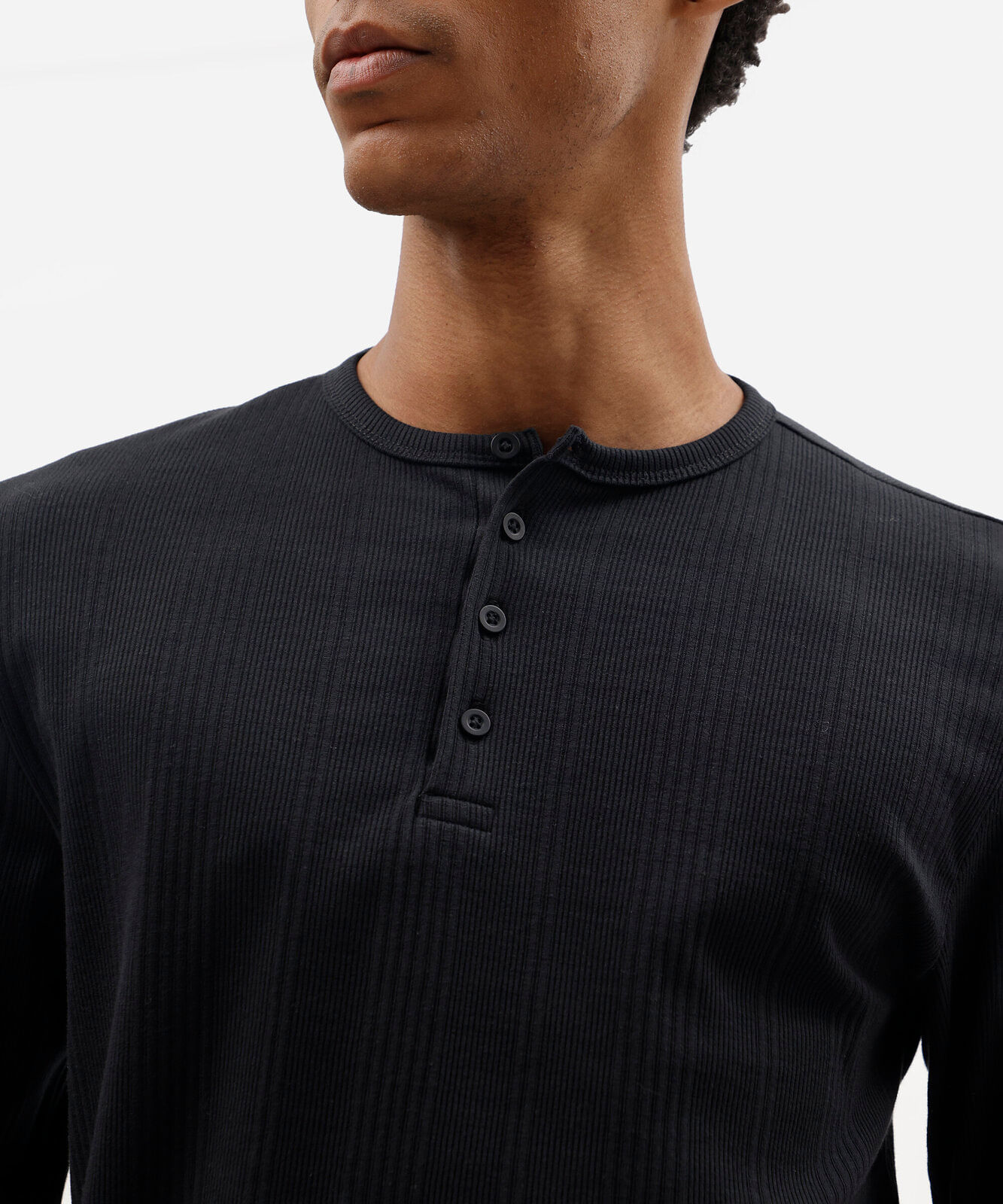 camiseta slim fit masculina manga longa gola henley texturizada preta