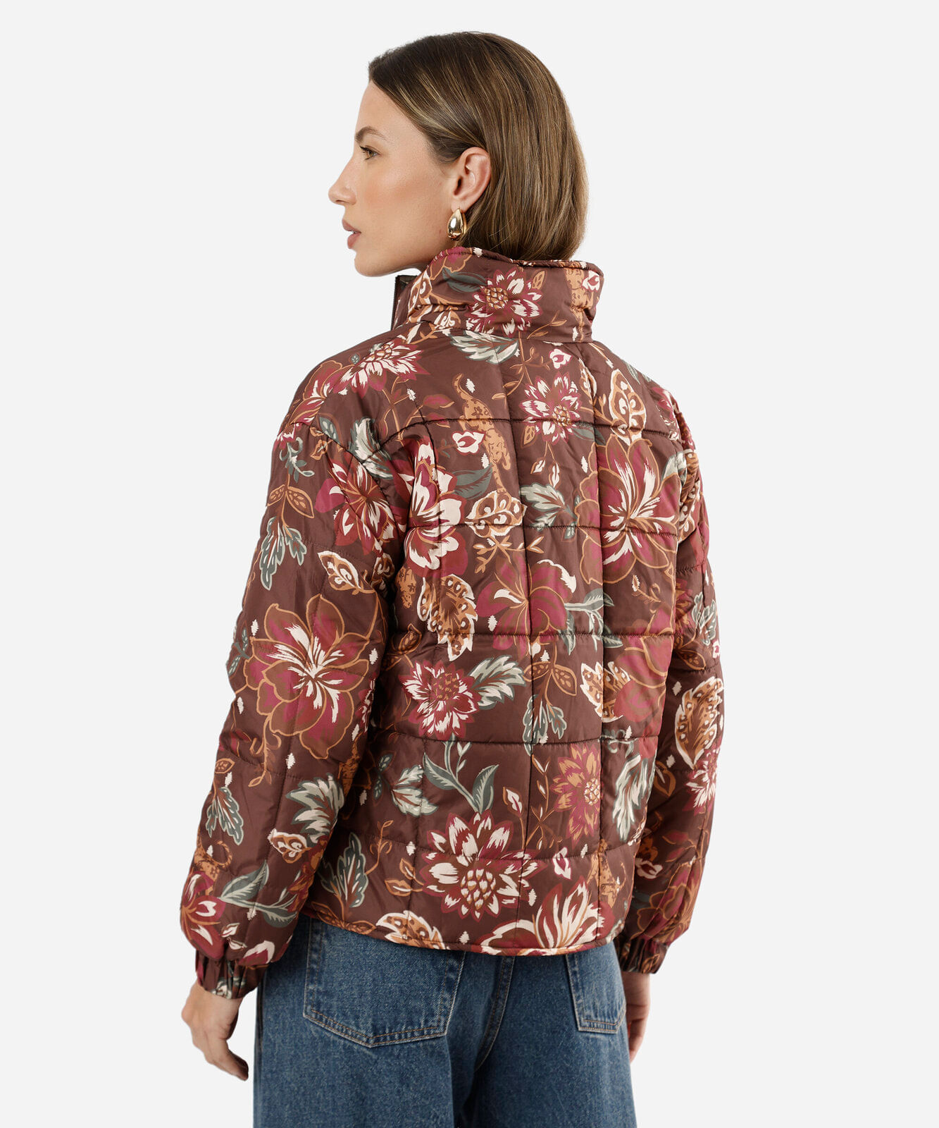 jaqueta puffer feminina gola alta floral marrom