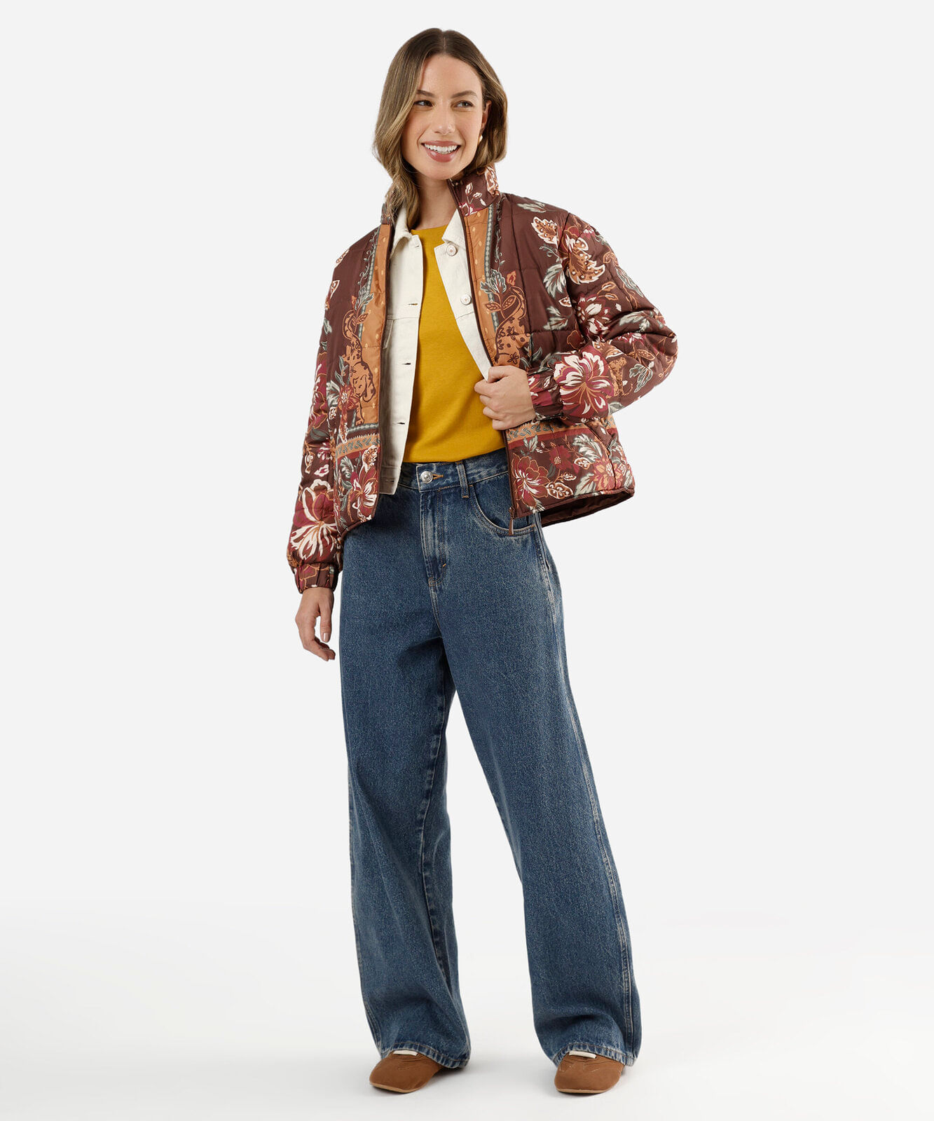 jaqueta puffer feminina gola alta floral marrom