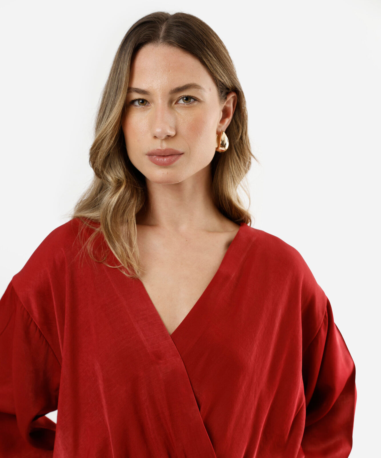 blusa balonê feminina decote v manga longa acetinada vermelha