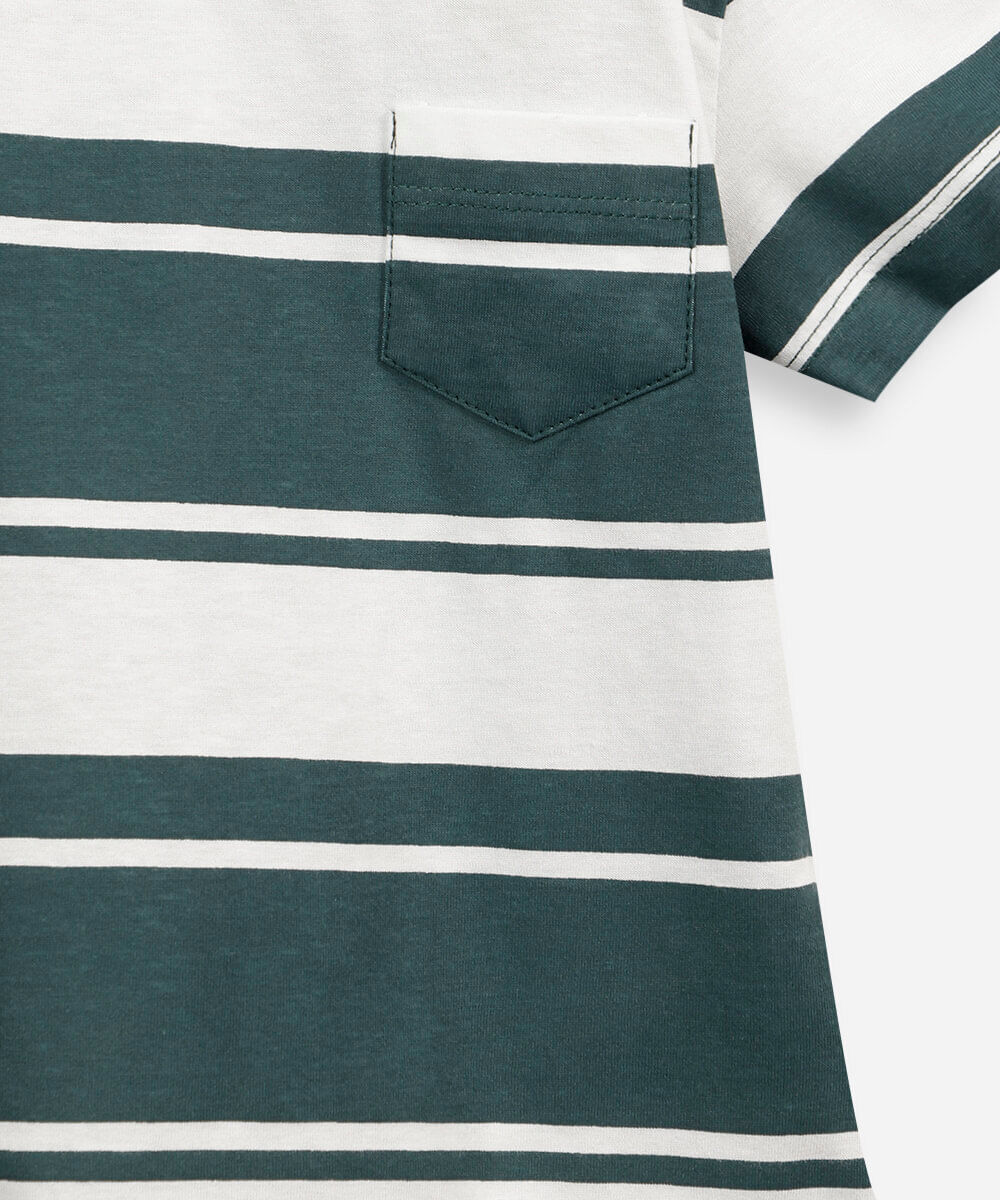 camiseta infantil de algodão manga curta com bolso listrada verde