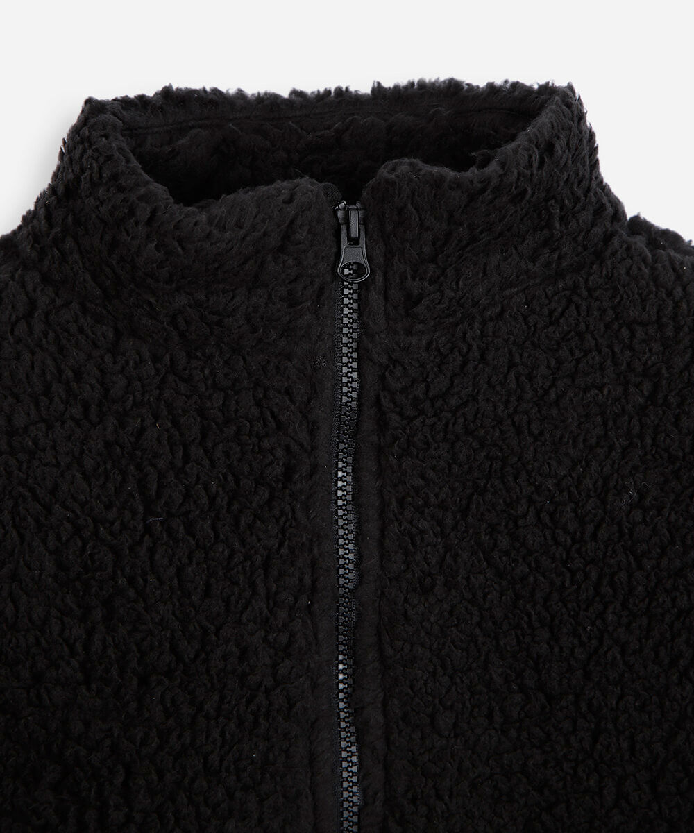 jaqueta oversized juvenil de pelúcia gola alta preta