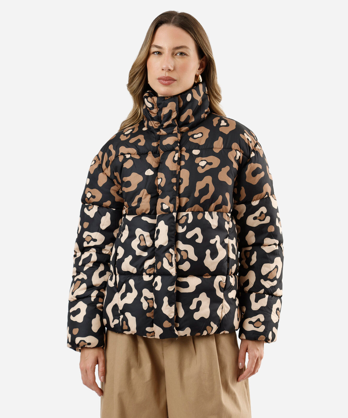 jaqueta puffer feminina gola alta animal print preta
