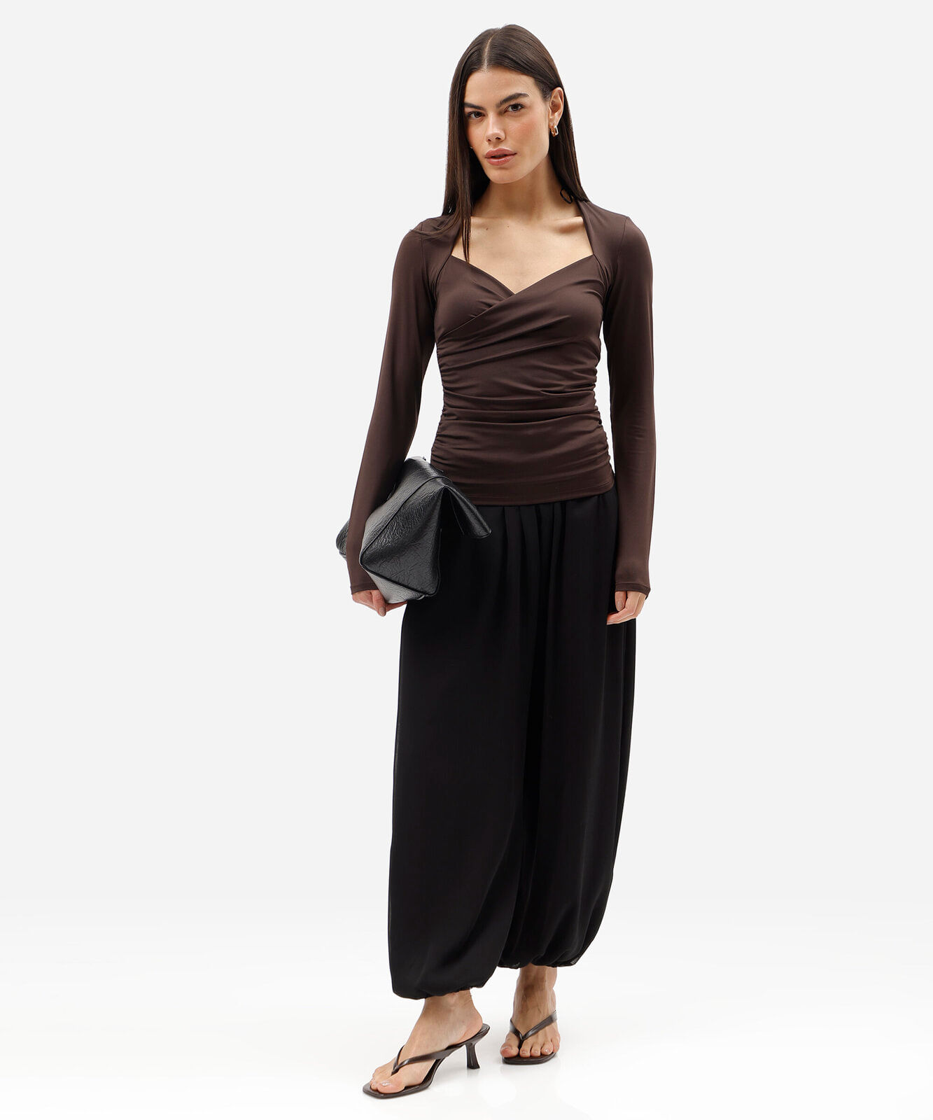 blusa feminina decote v manga longa franzida marrom