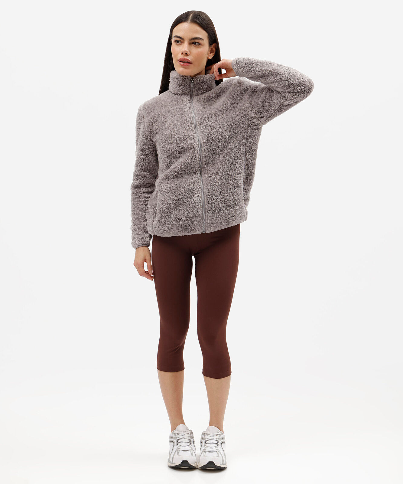 jaqueta esportiva feminina de fleece com bolsos cinza