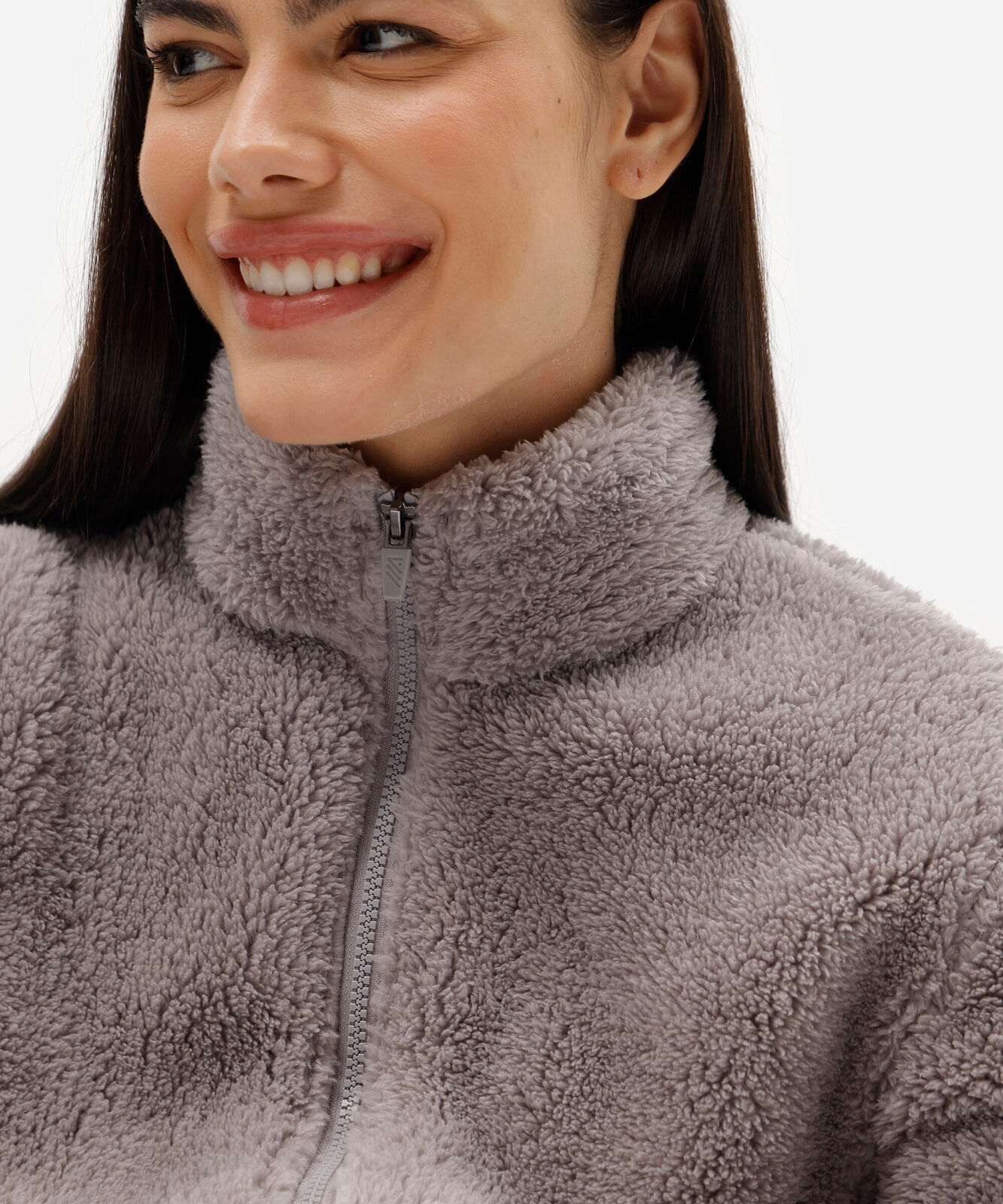 jaqueta esportiva feminina de fleece com bolsos cinza