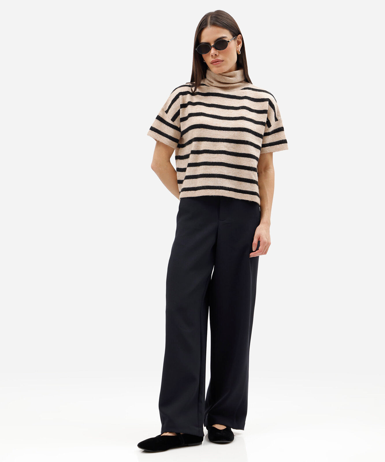 blusa feminina tricot listrada gola alta bege