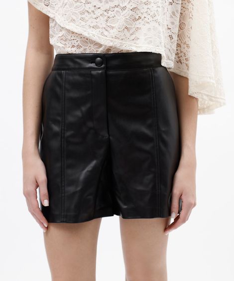 short feminino de pu com recorte preto