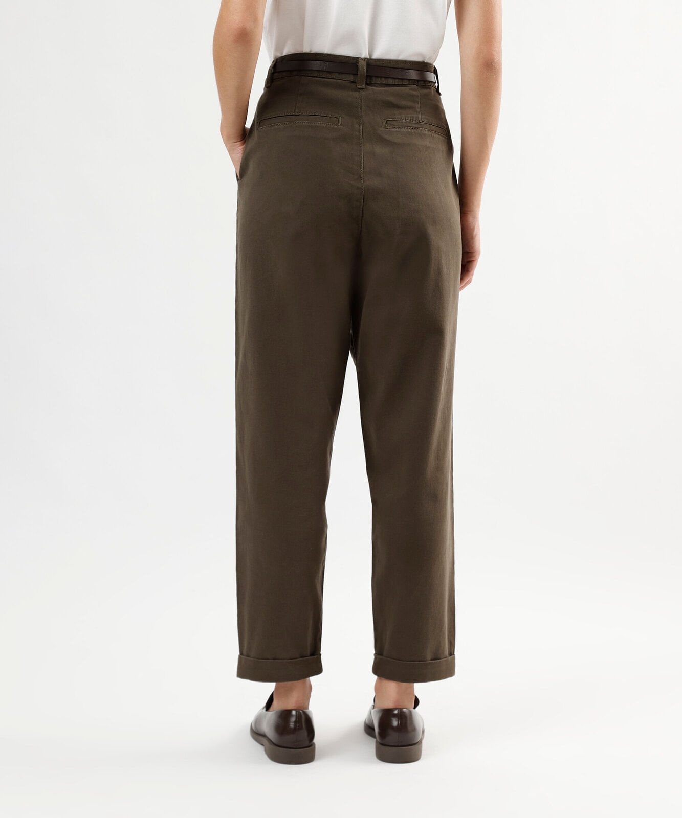calça cenoura feminina de sarja com cinto verde