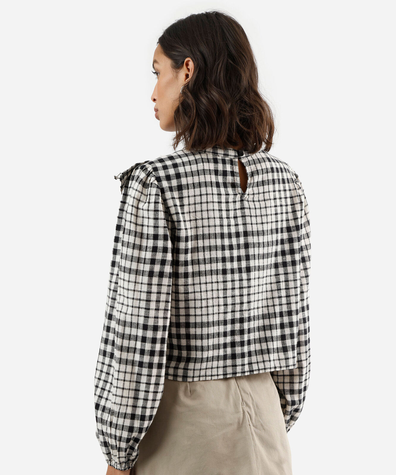 blusa feminina de algodão com babado e bordado xadrez preta