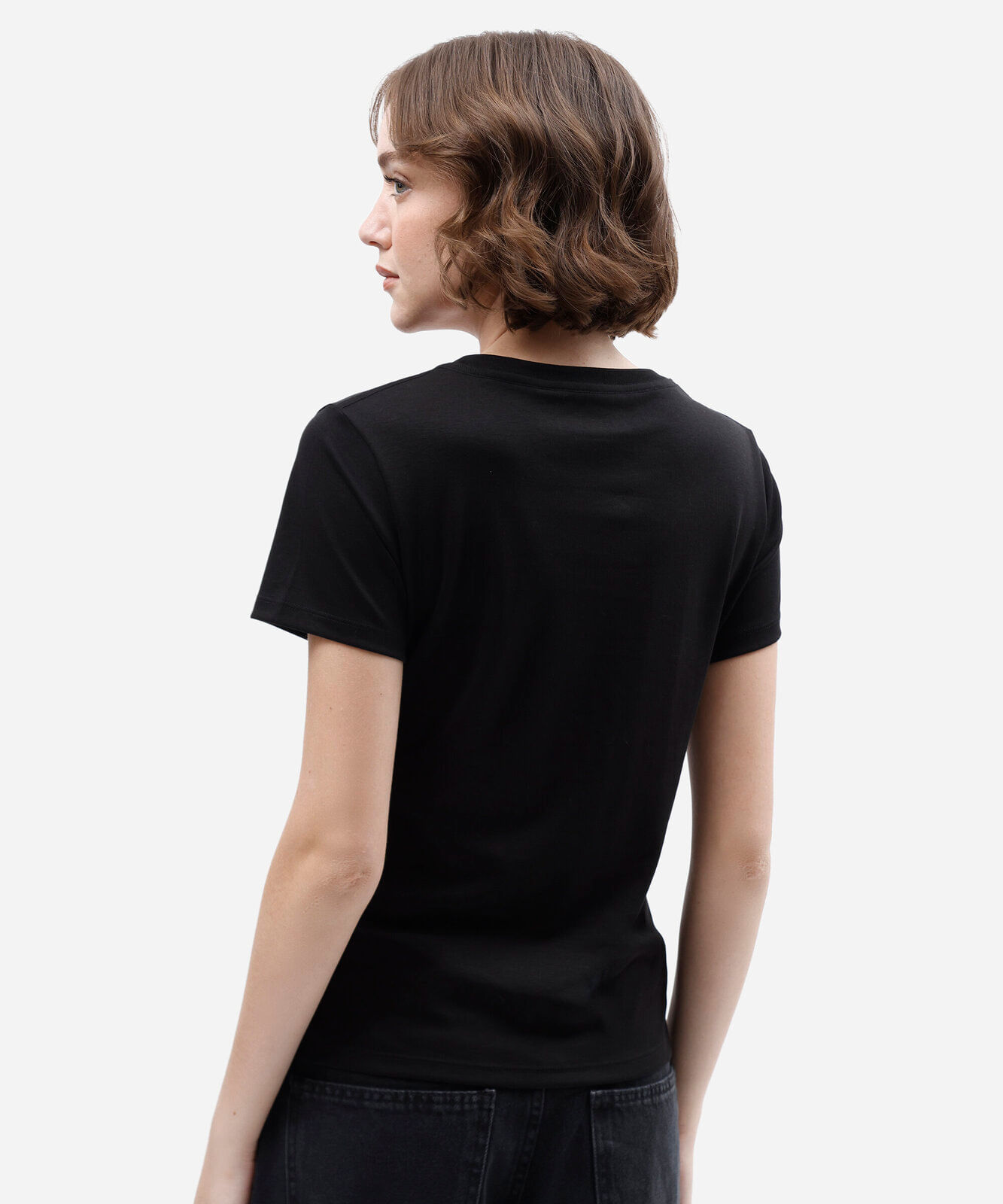 camiseta slim feminina de algodão peruano decote v manga curta preta