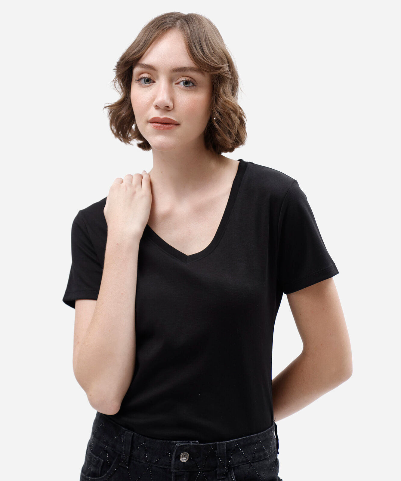 camiseta slim feminina de algodão peruano decote v manga curta preta