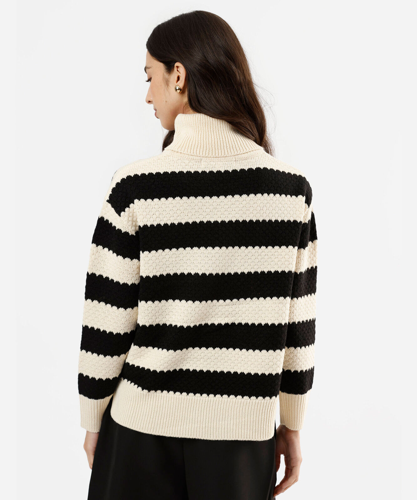 suéter feminino de tricot gola alta texturizado listrado preto