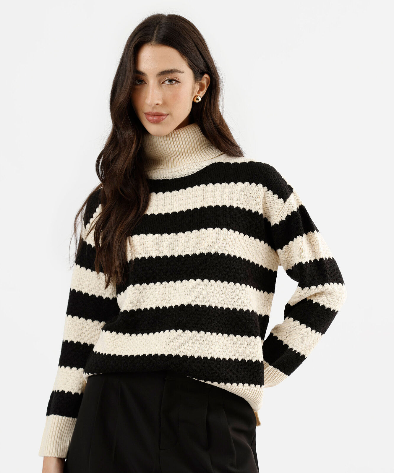 suéter feminino de tricot gola alta texturizado listrado preto