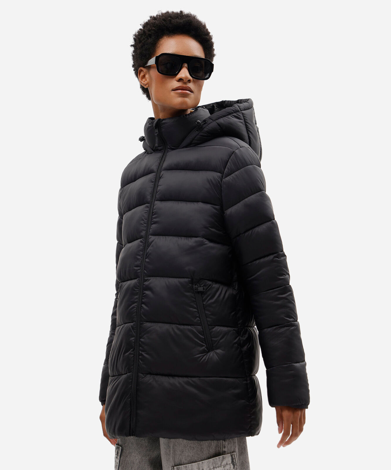 jaqueta puffer feminina com capuz e bolsos preta