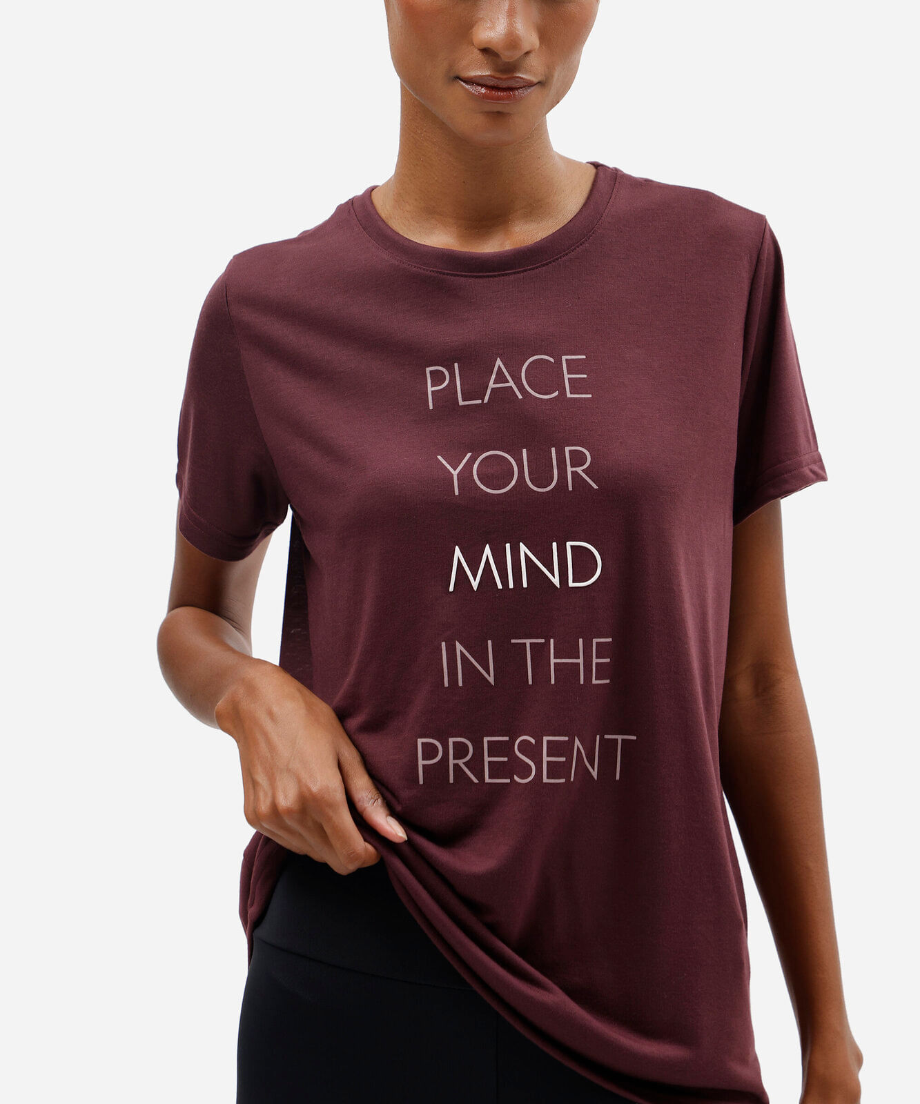 camiseta esportiva feminina manga curta estampada vinho