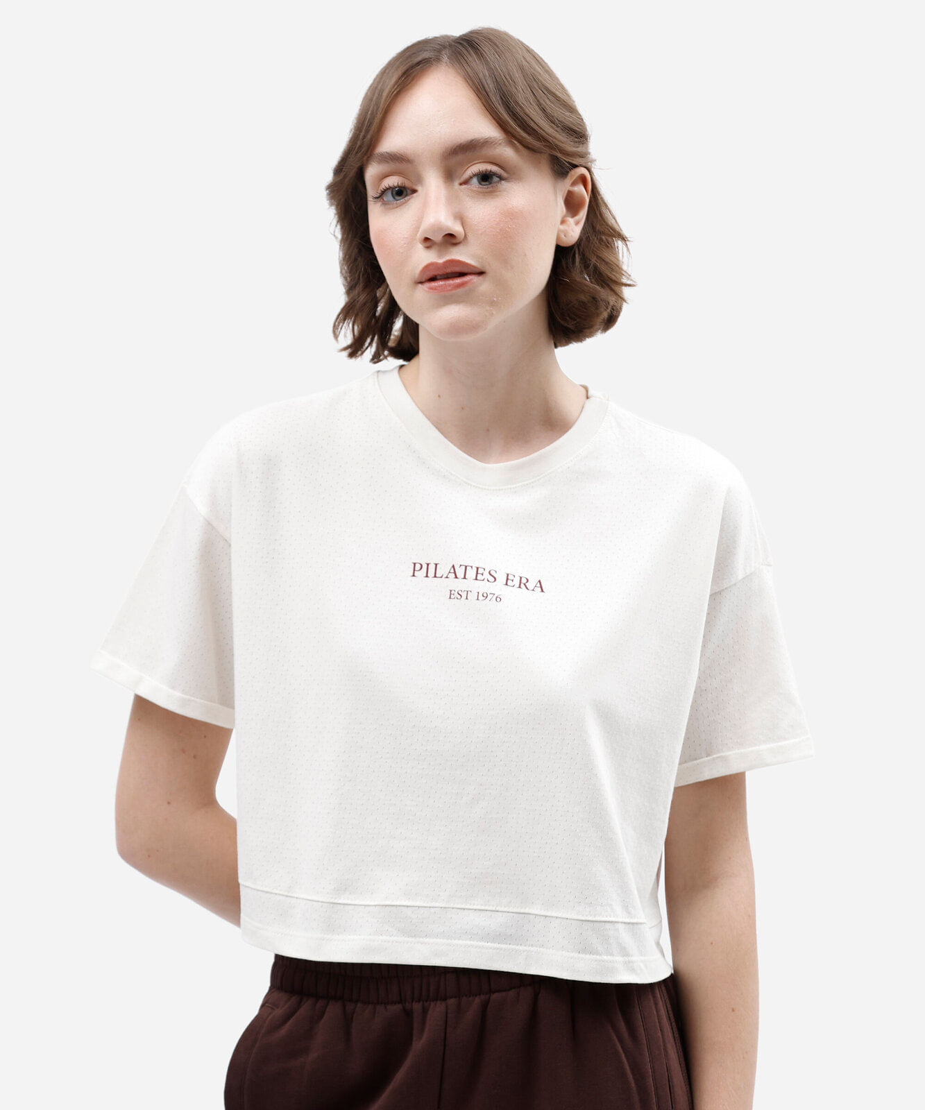 camiseta cropped esportiva feminina de algodão manga curta estampada off white