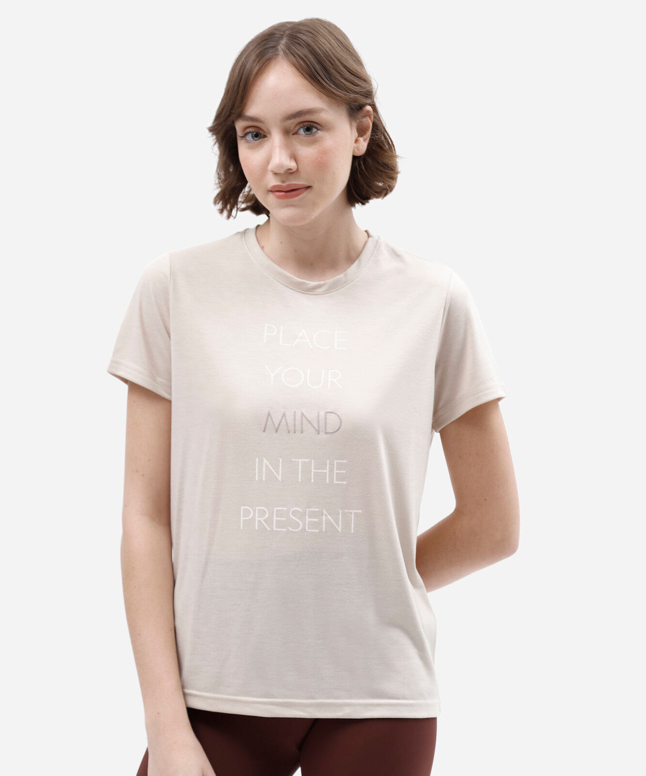 camiseta esportiva feminina manga curta estampada bege
