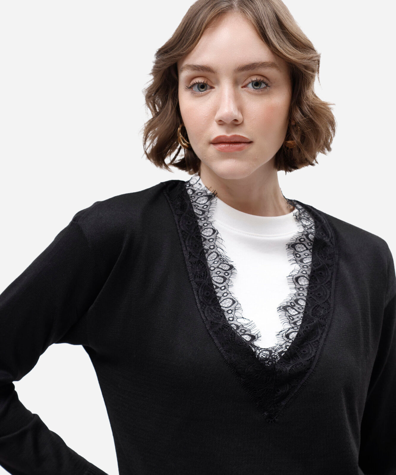 suéter feminino de tricot decote v com renda preto