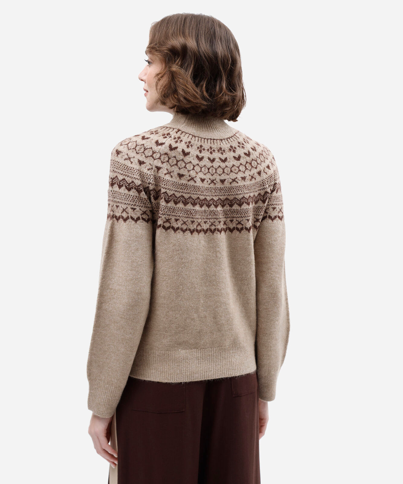 suéter feminino de tricot gola alta étnico bege