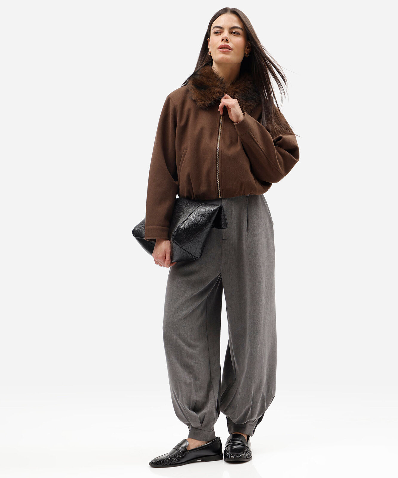 jaqueta bomber feminina gola de pelúcia texturizada marrom