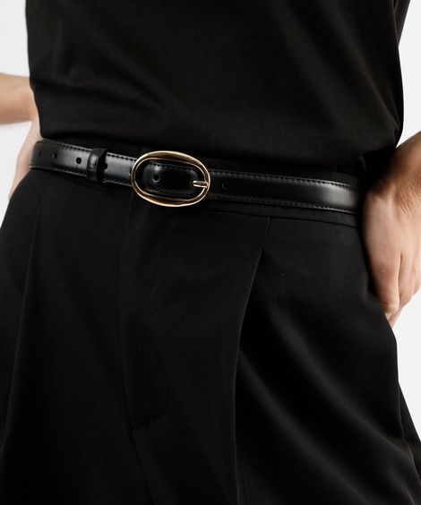cinto fino com fivela oval preto
