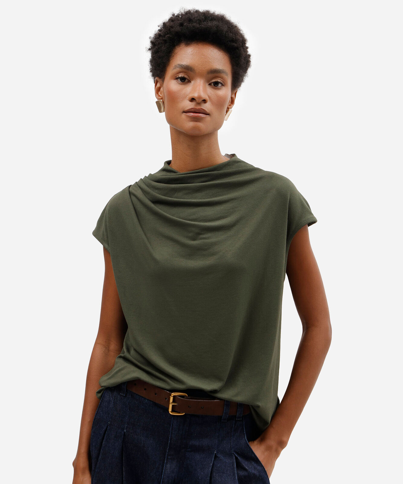blusa feminina de viscose decote degagê manga curta com pregas verde