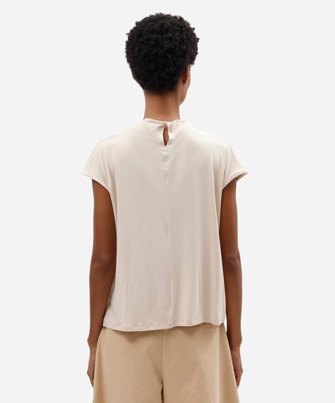 blusa feminina de viscose decote degagê manga curta com pregas bege