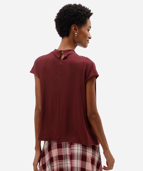 blusa feminina de viscose decote degagê manga curta com pregas vinho