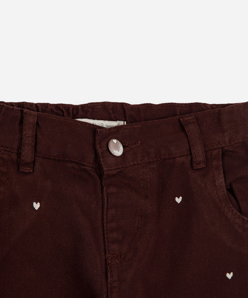 calça balloon infantil de sarja bordado corações marrom