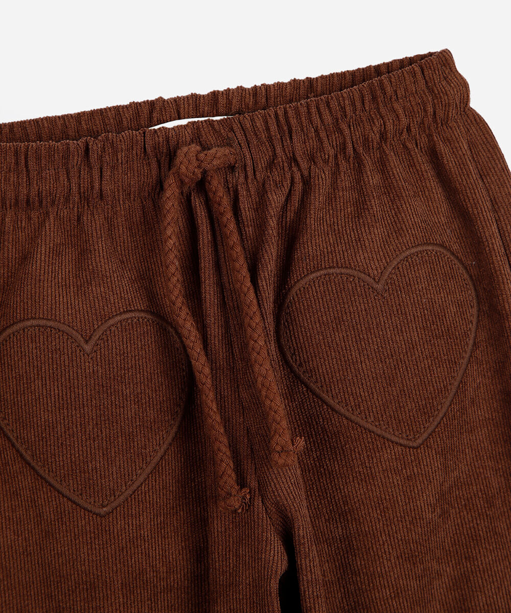 calça jogger infantil de veludo cotelê com bordado coração marrom